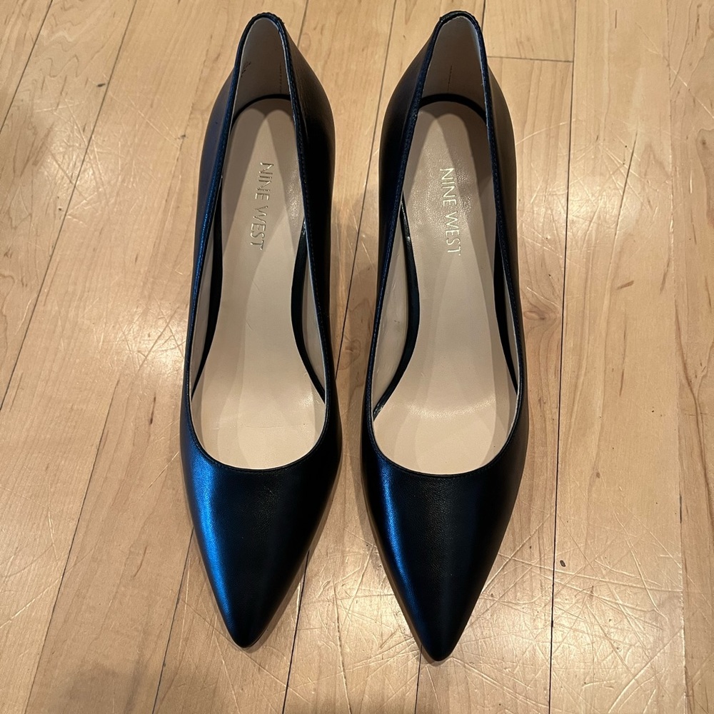 Nine West 2 1/2” heels, black leather Never worn.